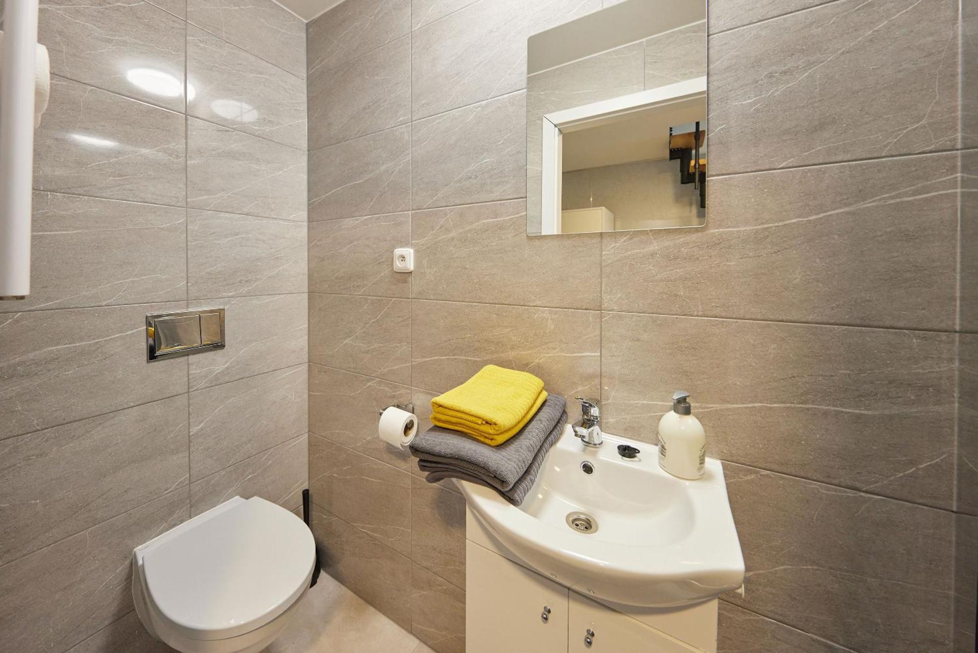 Block 96 Apartments Zlin Bagian luar foto