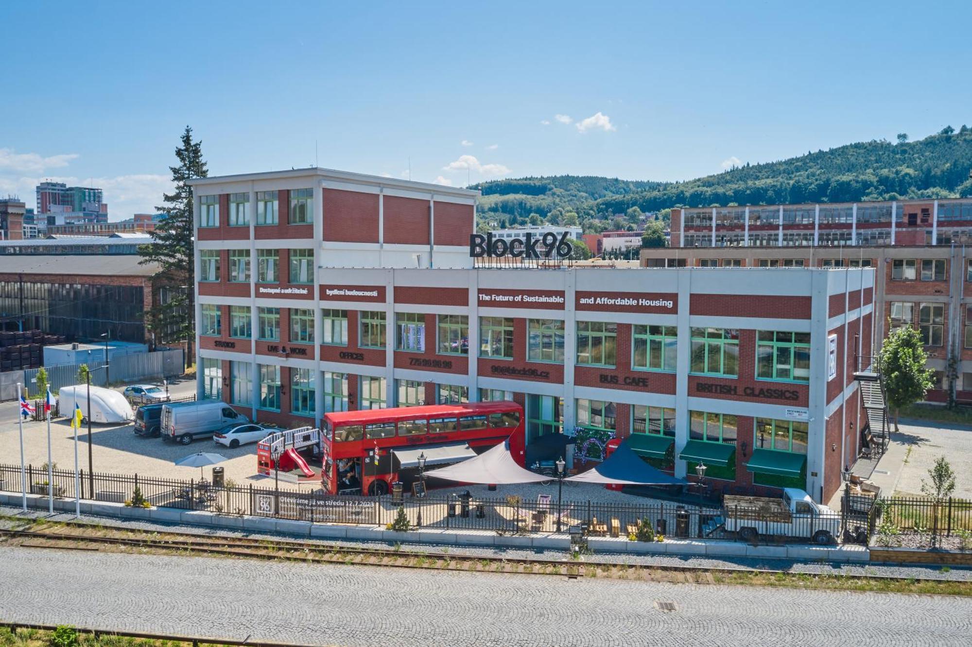 Block 96 Apartments Zlin Bagian luar foto